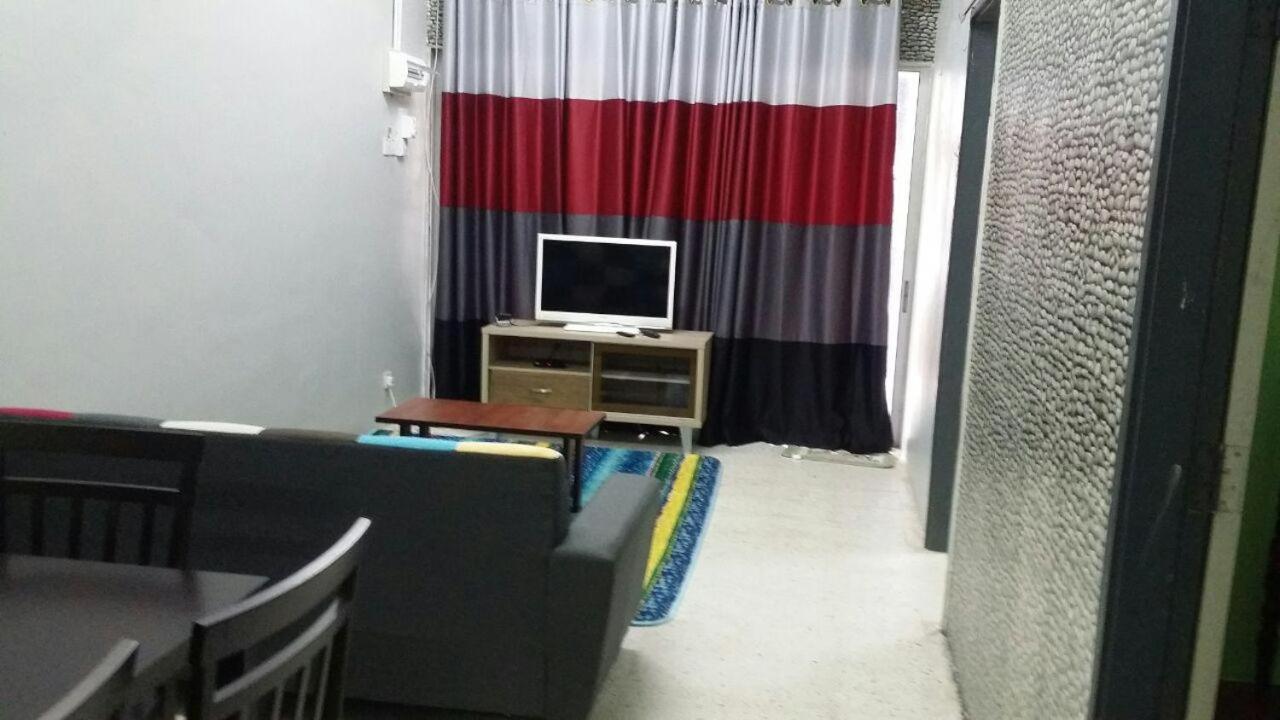 Baiti Homestay Gambang Εξωτερικό φωτογραφία